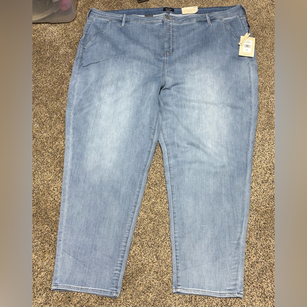 NWT NYDJ 28W Blue Jeans w/Vintage-Inspired Wash 50”waist 11.5”w @ knee 8.5”@hem